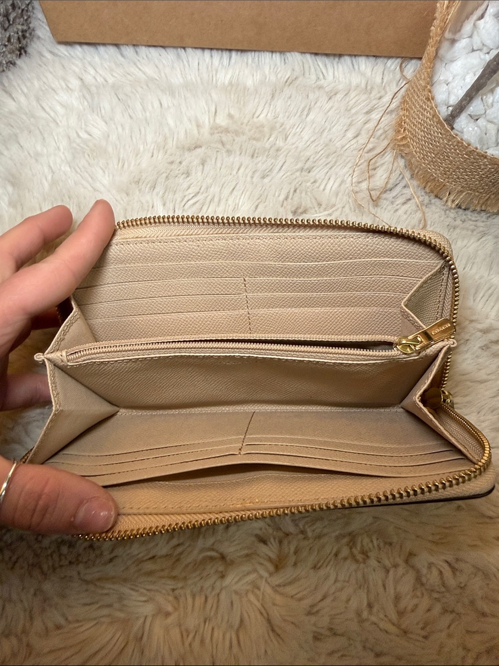 ✨ Coach Crossgrain Leather Accordion Zip Wallet✨ - Picture 8 of 14